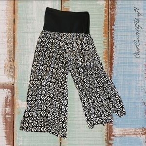 Back from Bali | Sz L White & Black Floral Pants